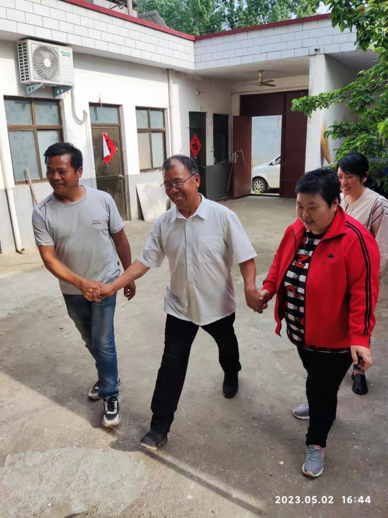 马正阳夫妇迎接郭总